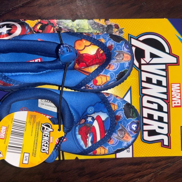 Marvel Avengers Kids Superhero water shoes unisex pool size 5 6 travel beach nwt - Picture 4 of 12